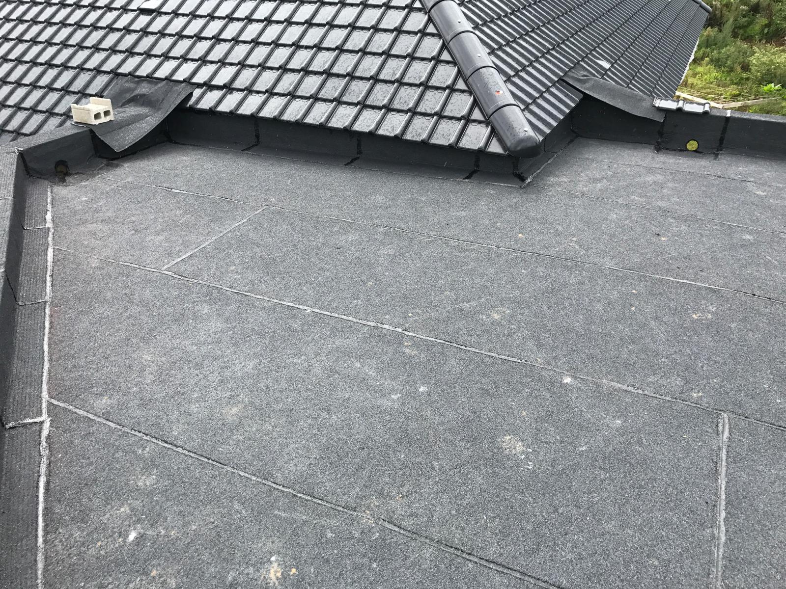 Application au chalumeau d'une membrane bitume sur toiture-terrasse